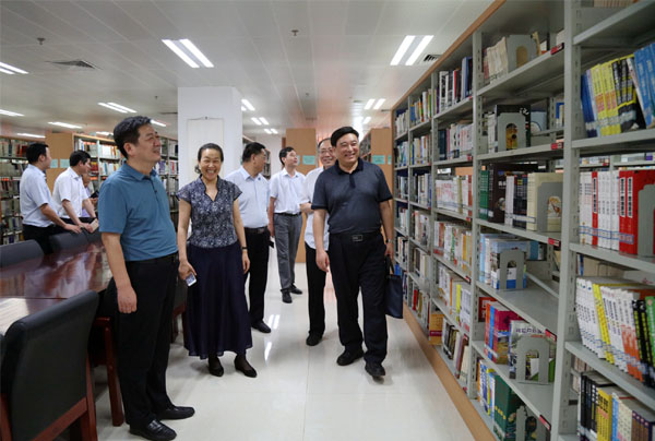 调研组考察球友会官方网站图书馆