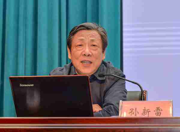 省政协经济委员会主任孙新雷为球友会官方网站新生开讲学术第一课