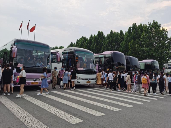 球友会官方网站组织“爱心送考”车队